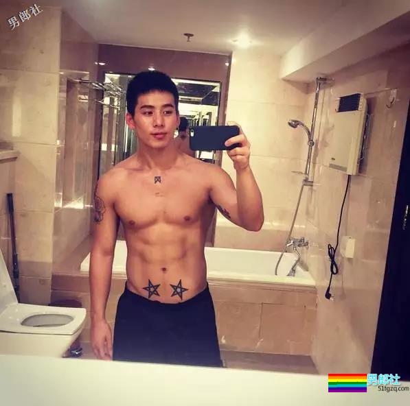 高颜鲜肉G圈男宠 完美胸腹肌性感到让你窒息 - 51虹马