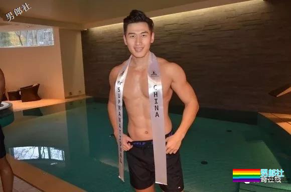 健硕肌肉男模泳池视频被疯传！大长腿公狗腰却没“大鼻子”红得快！ - 51虹马