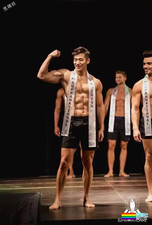 健硕肌肉男模泳池视频被疯传！大长腿公狗腰却没“大鼻子”红得快！ - 51虹马