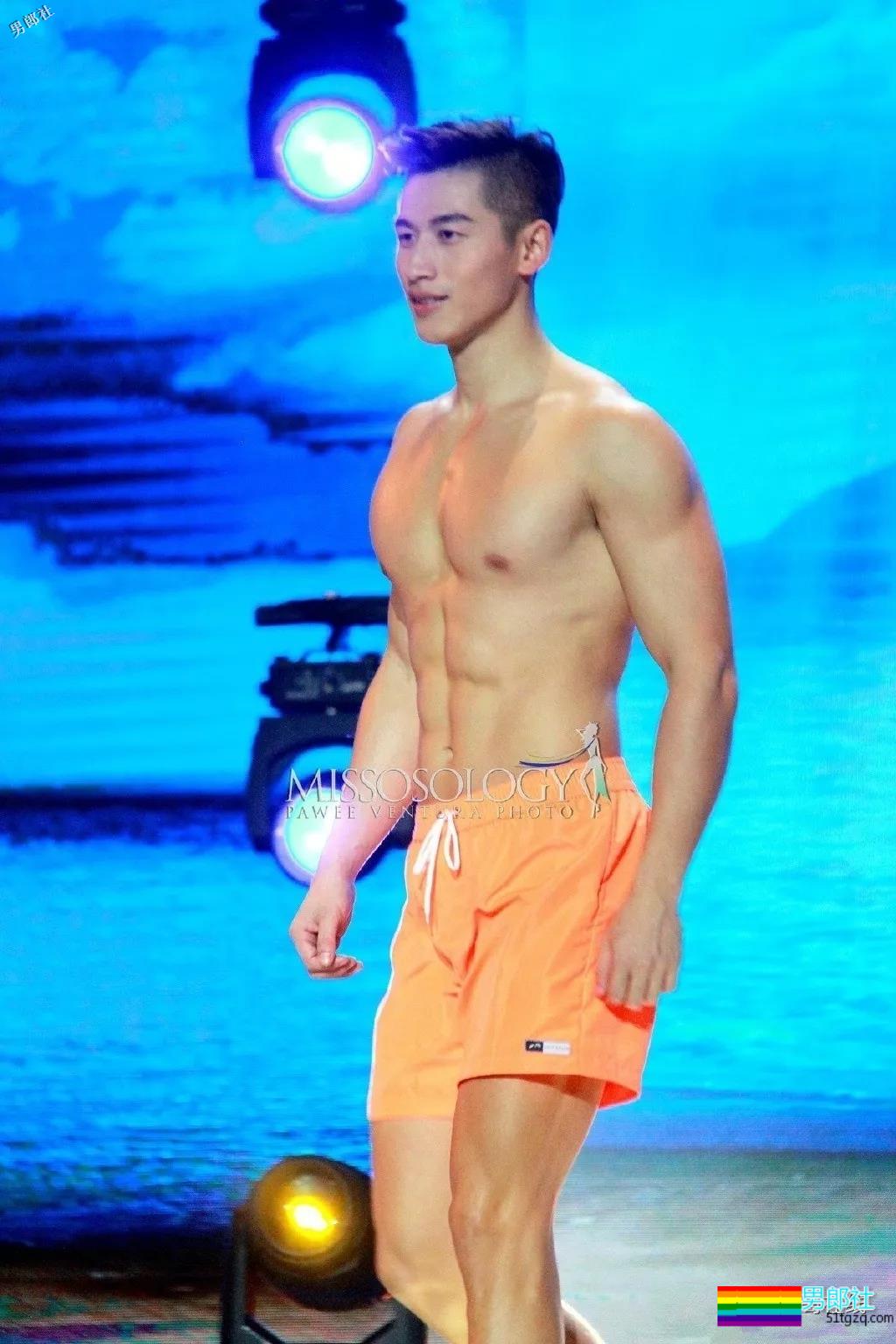 健硕肌肉男模泳池视频被疯传！大长腿公狗腰却没“大鼻子”红得快！ - 51虹马