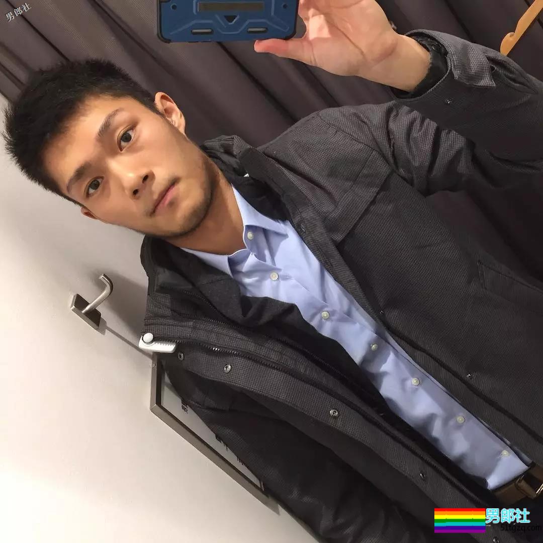 湾湾忠犬消防肌肉男神似岛国片男1，渴望下海 - 51虹马