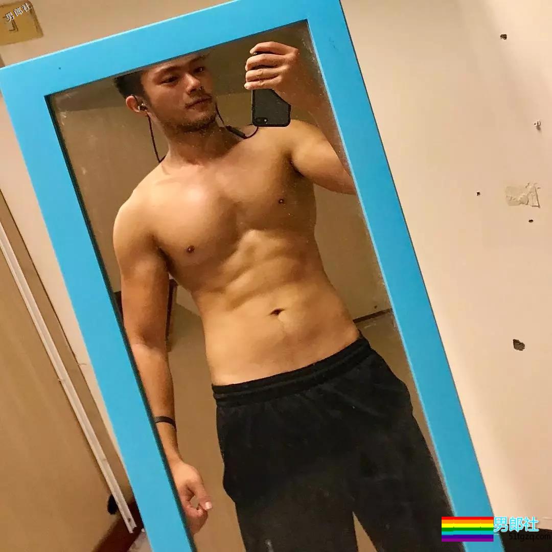 湾湾忠犬消防肌肉男神似岛国片男1，渴望下海 - 51虹马