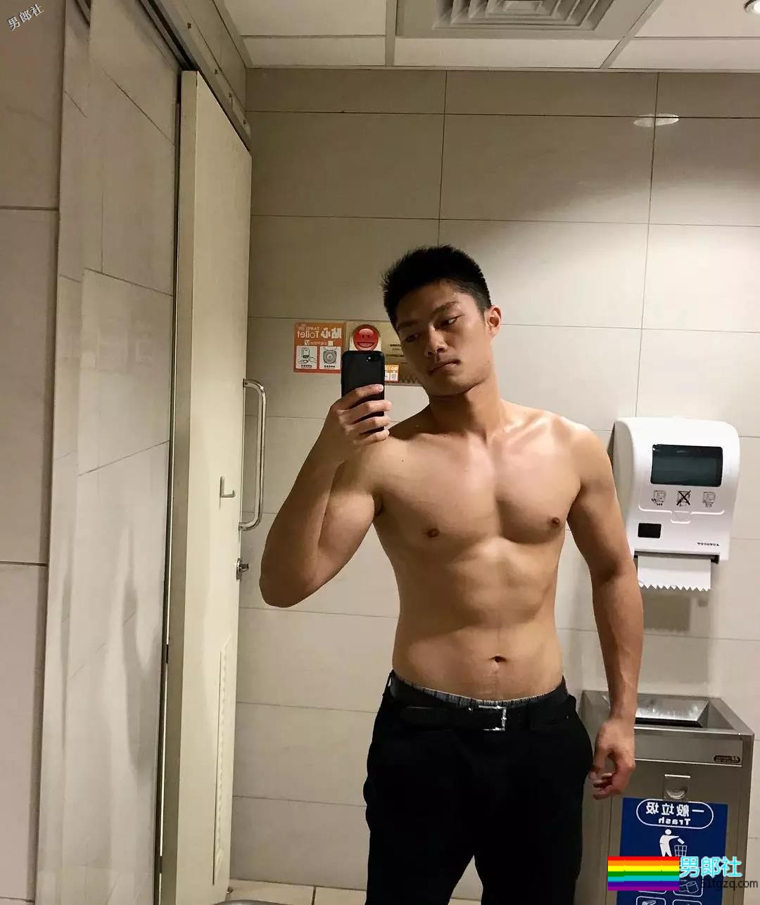 湾湾忠犬消防肌肉男神似岛国片男1，渴望下海 - 51虹马