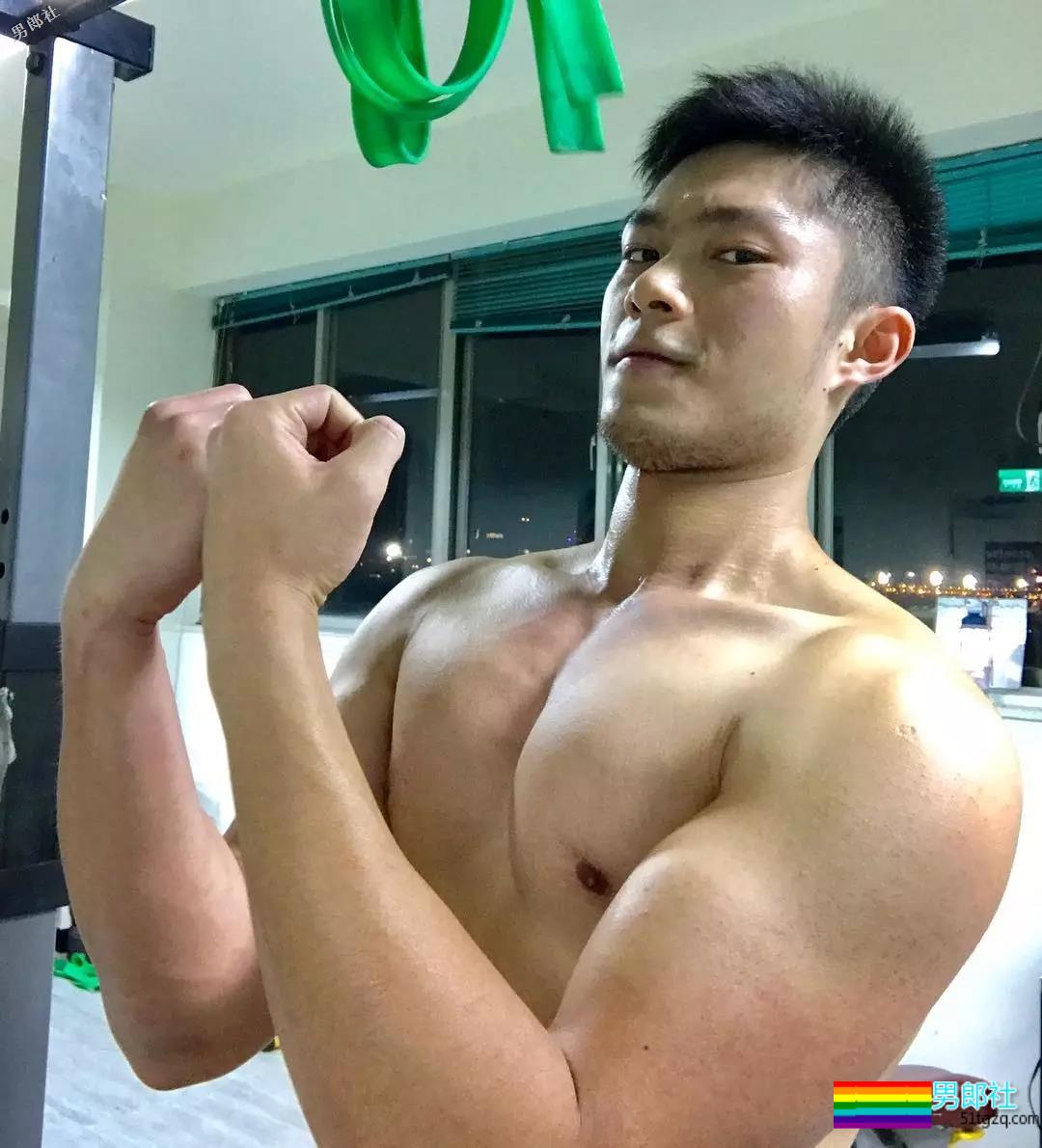 湾湾忠犬消防肌肉男神似岛国片男1，渴望下海 - 51虹马