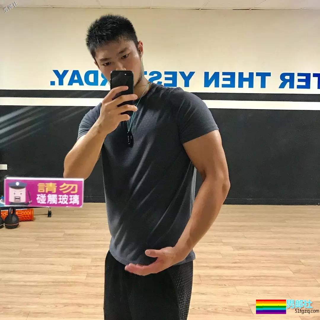 湾湾忠犬消防肌肉男神似岛国片男1，渴望下海 - 51虹马