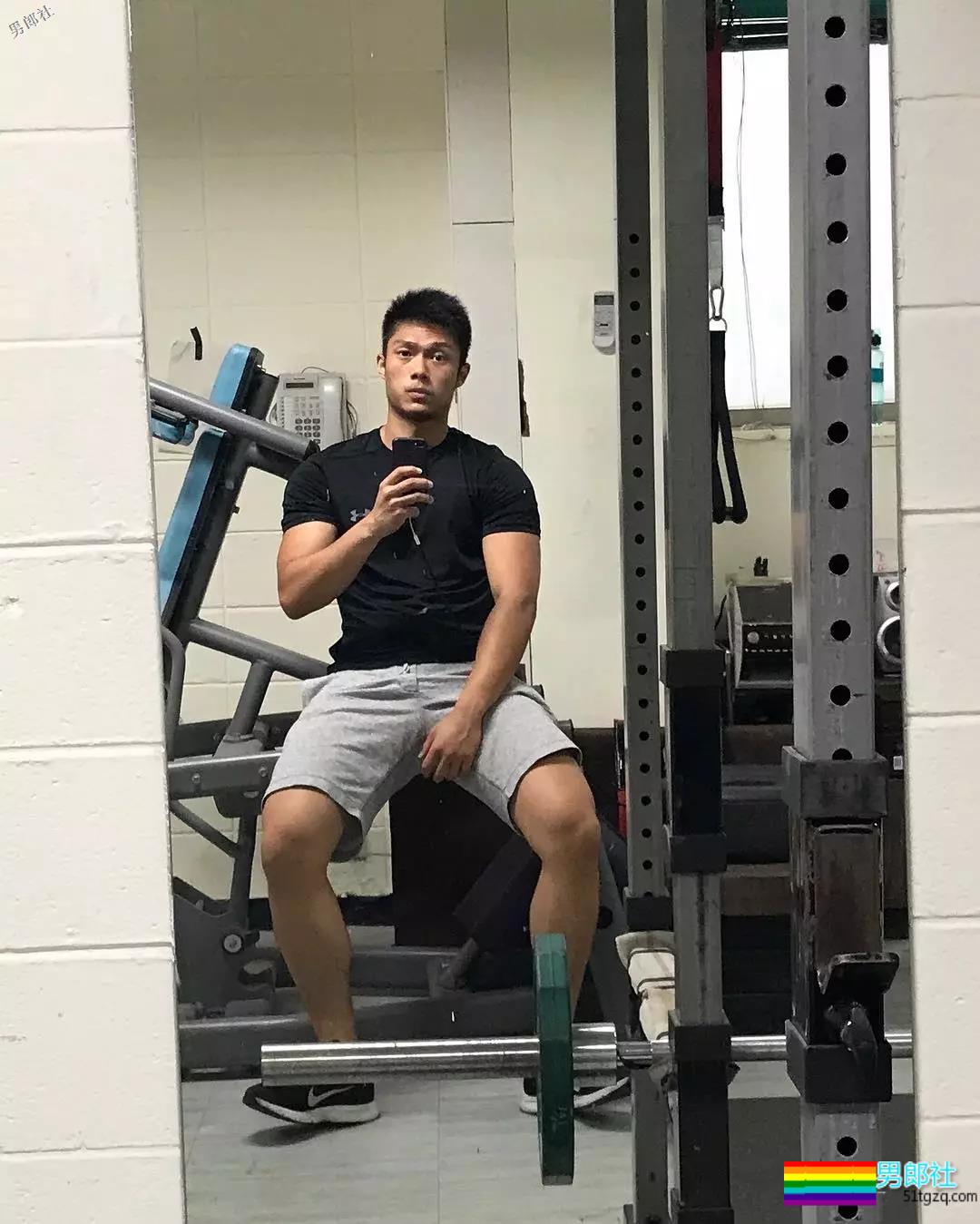 湾湾忠犬消防肌肉男神似岛国片男1，渴望下海 - 51虹马