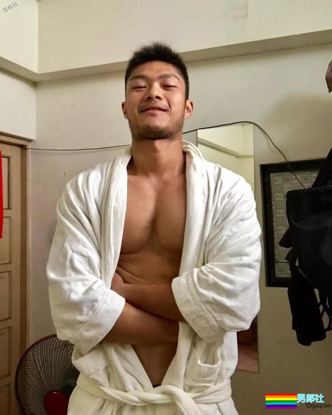 湾湾忠犬消防肌肉男神似岛国片男1，渴望下海 - 51虹马