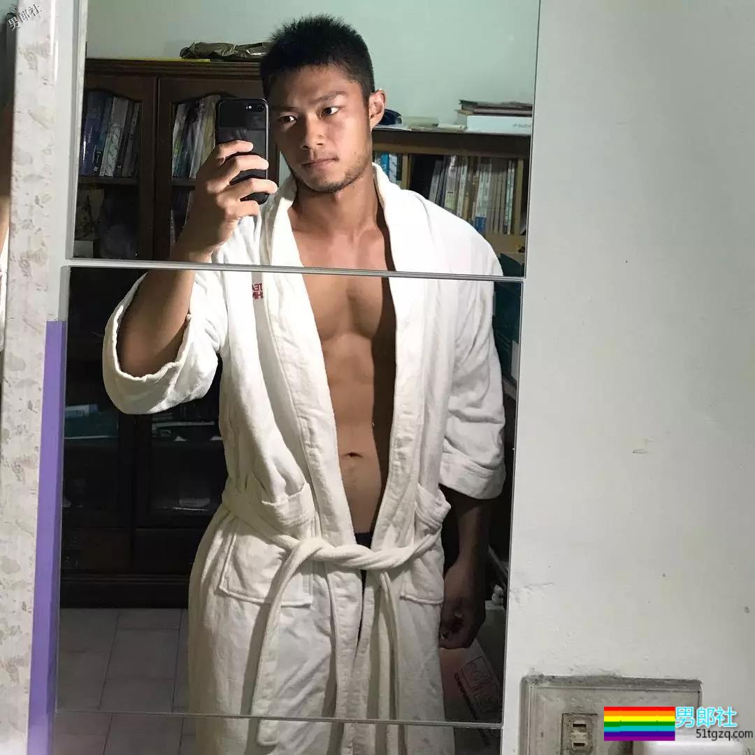 湾湾忠犬消防肌肉男神似岛国片男1，渴望下海 - 51虹马