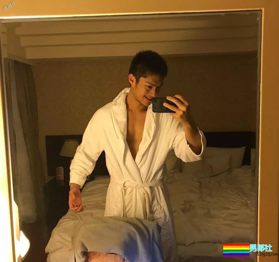 湾湾忠犬消防肌肉男神似岛国片男1，渴望下海 - 51虹马