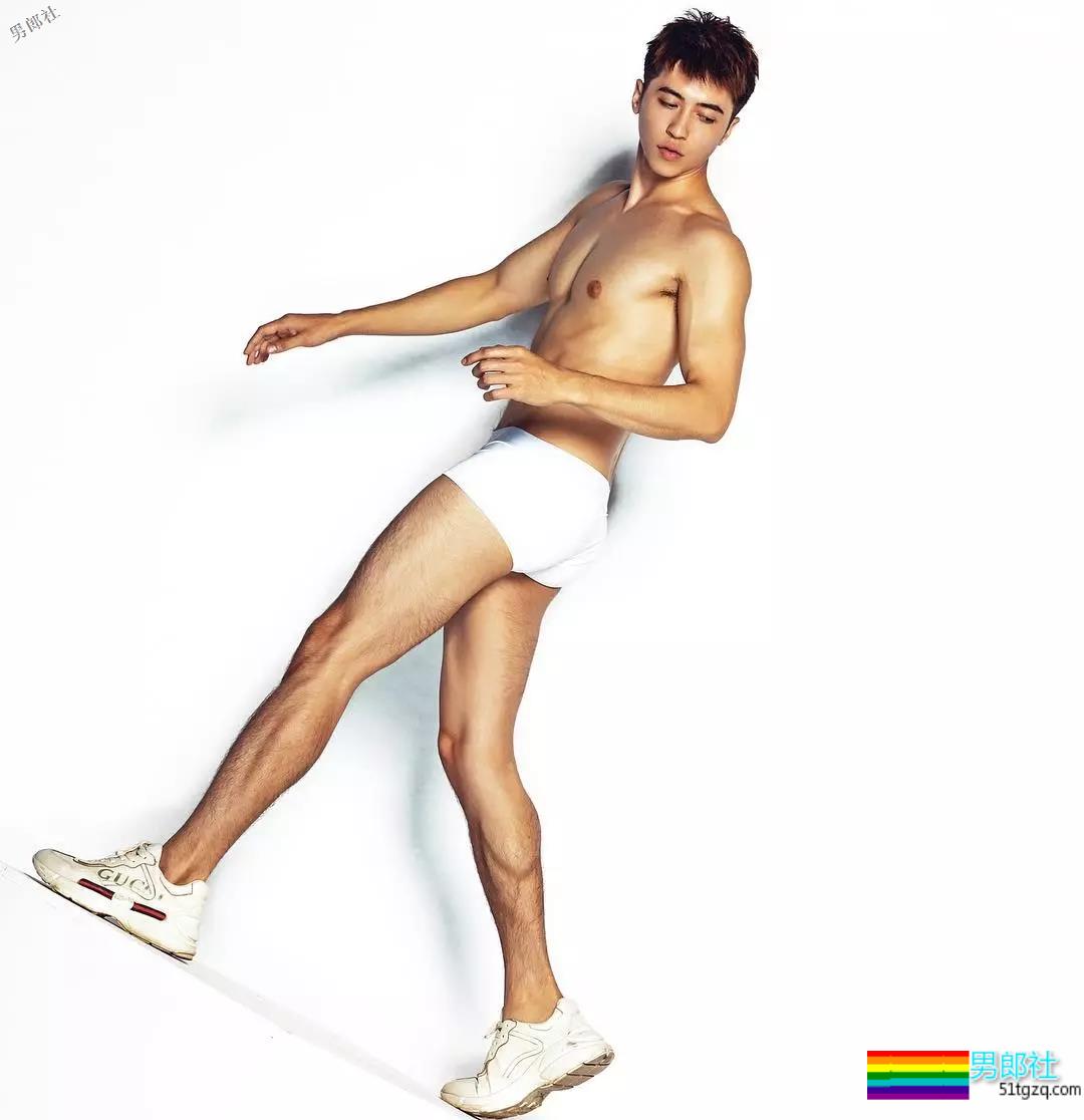 薄肌鲜肉与冠军浴室合体，喊话网友二选一？ - 51虹马