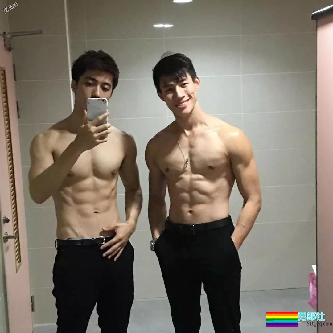薄肌鲜肉与冠军浴室合体，喊话网友二选一？ - 51虹马