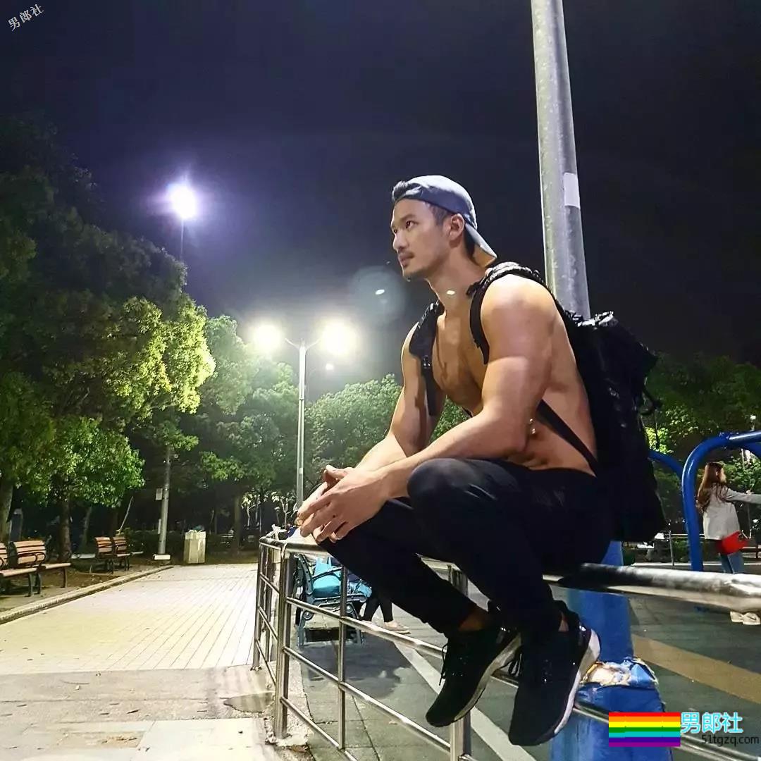 谁说中国男人不性感，是你没有认识他! - 51虹马