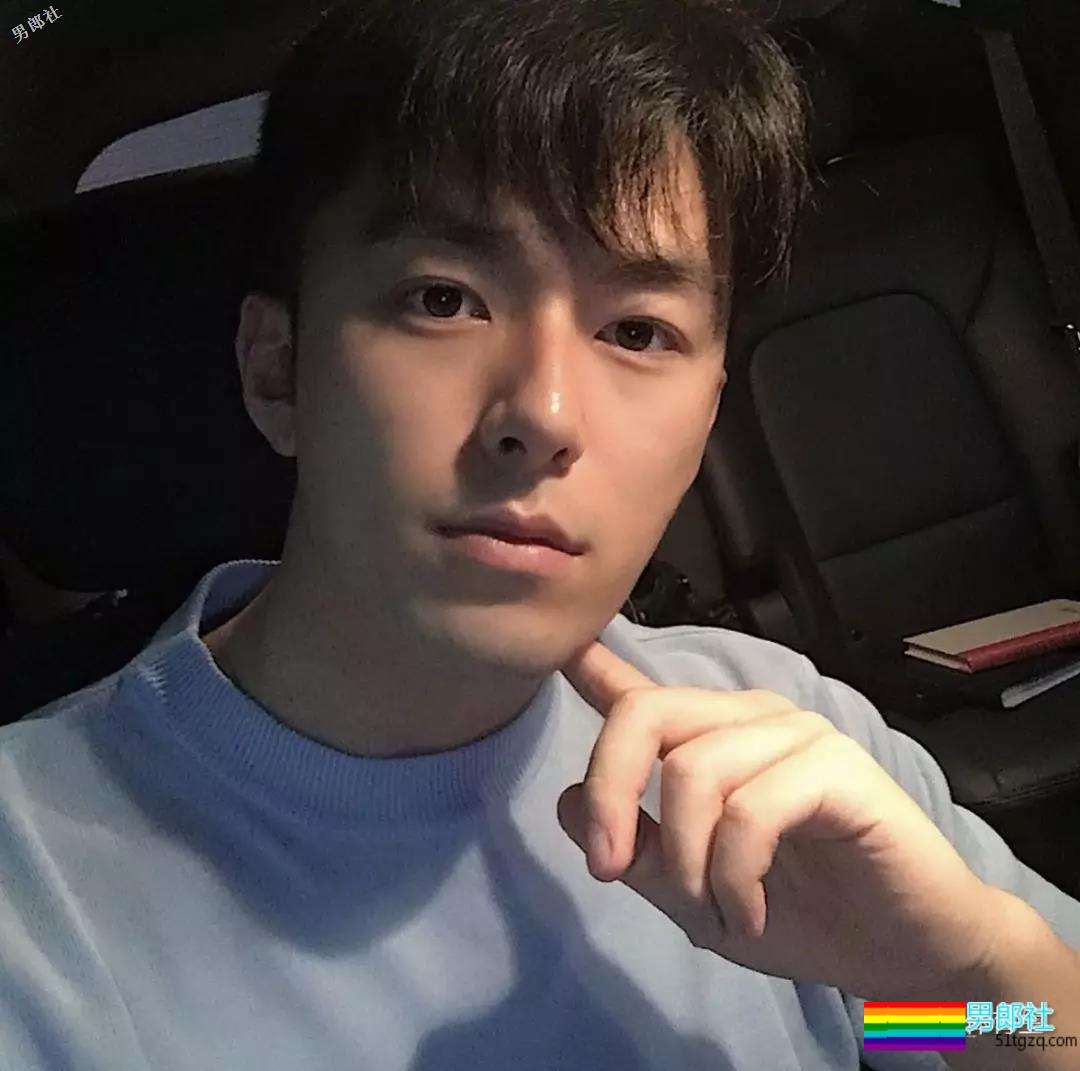 gay圈头像之王，太多人拿他做头像，总是不好好穿衣服~ - 51虹马