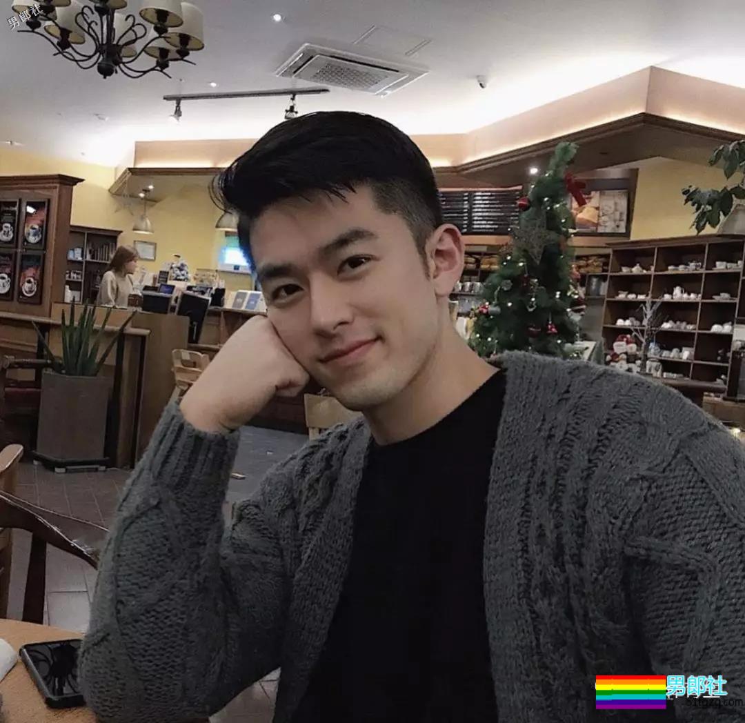 gay圈头像之王，太多人拿他做头像，总是不好好穿衣服~ - 51虹马