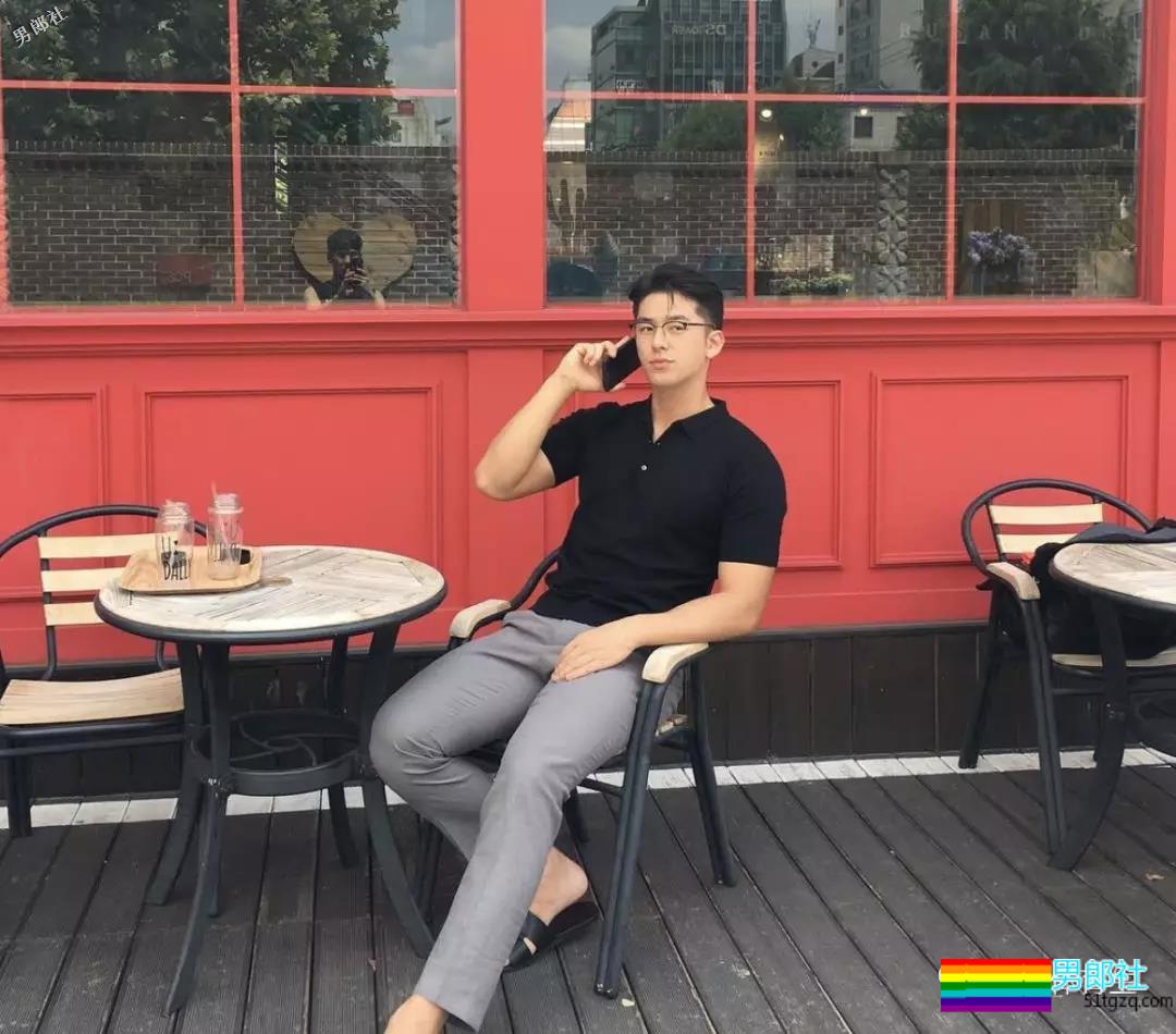 gay圈头像之王，太多人拿他做头像，总是不好好穿衣服~ - 51虹马