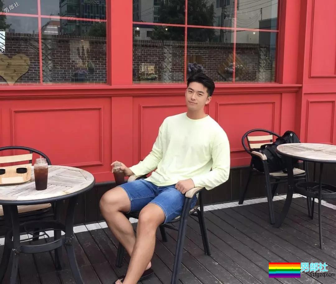 gay圈头像之王，太多人拿他做头像，总是不好好穿衣服~ - 51虹马