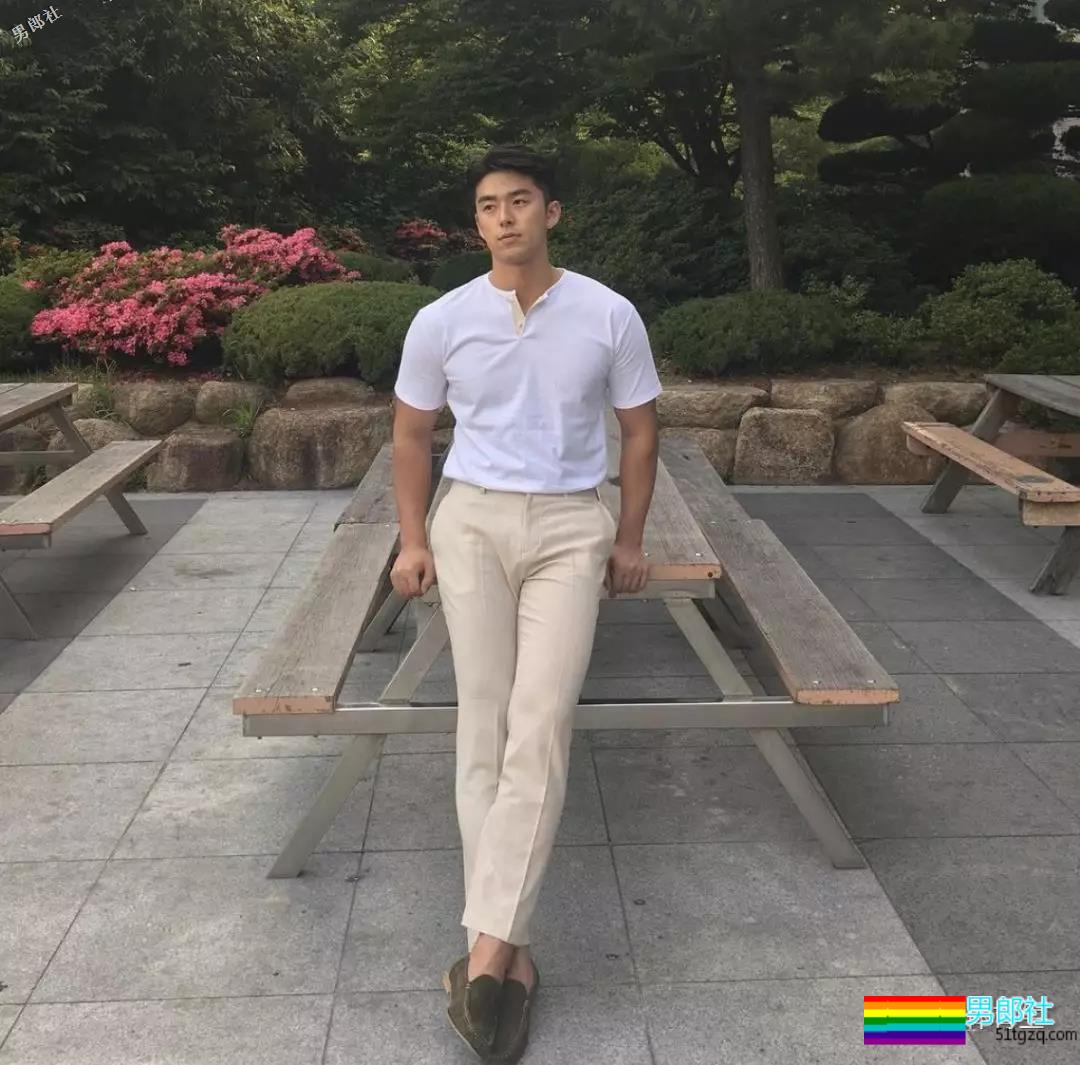 gay圈头像之王，太多人拿他做头像，总是不好好穿衣服~ - 51虹马