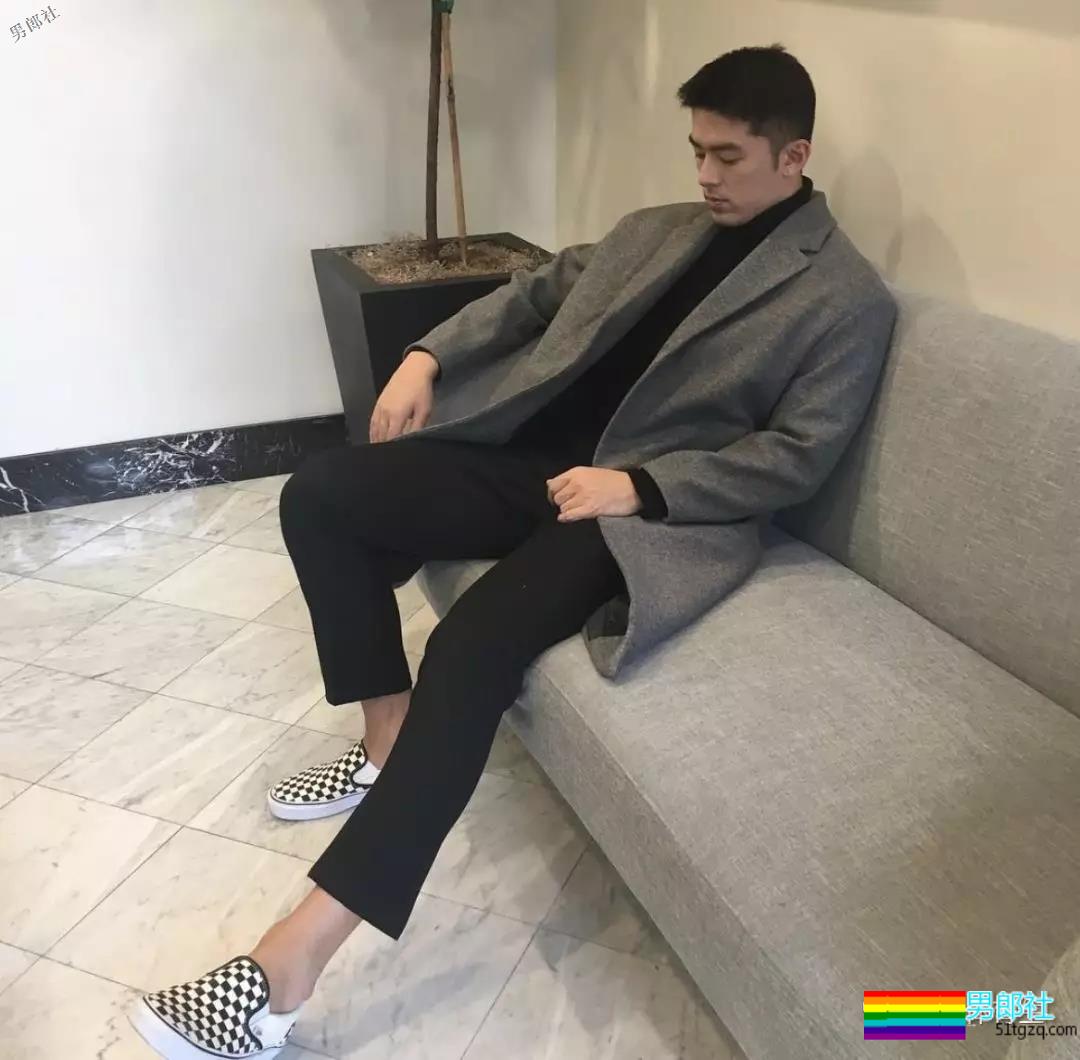 gay圈头像之王，太多人拿他做头像，总是不好好穿衣服~ - 51虹马