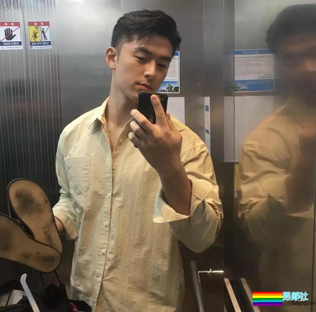 gay圈头像之王，太多人拿他做头像，总是不好好穿衣服~ - 51虹马