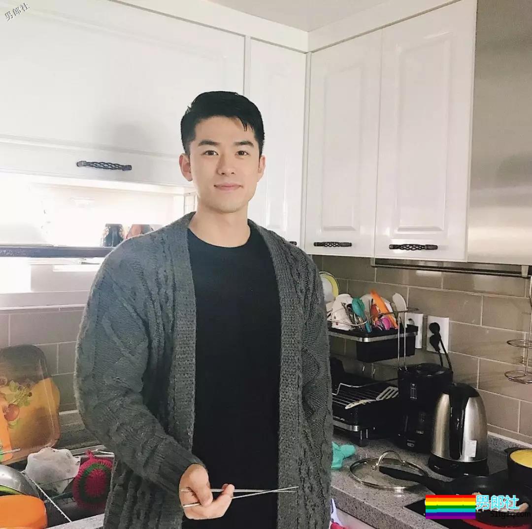 gay圈头像之王，太多人拿他做头像，总是不好好穿衣服~ - 51虹马