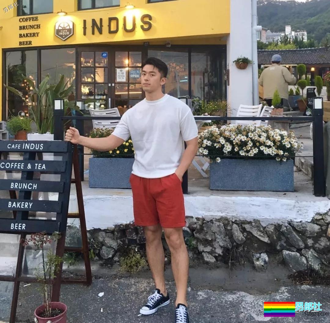 gay圈头像之王，太多人拿他做头像，总是不好好穿衣服~ - 51虹马