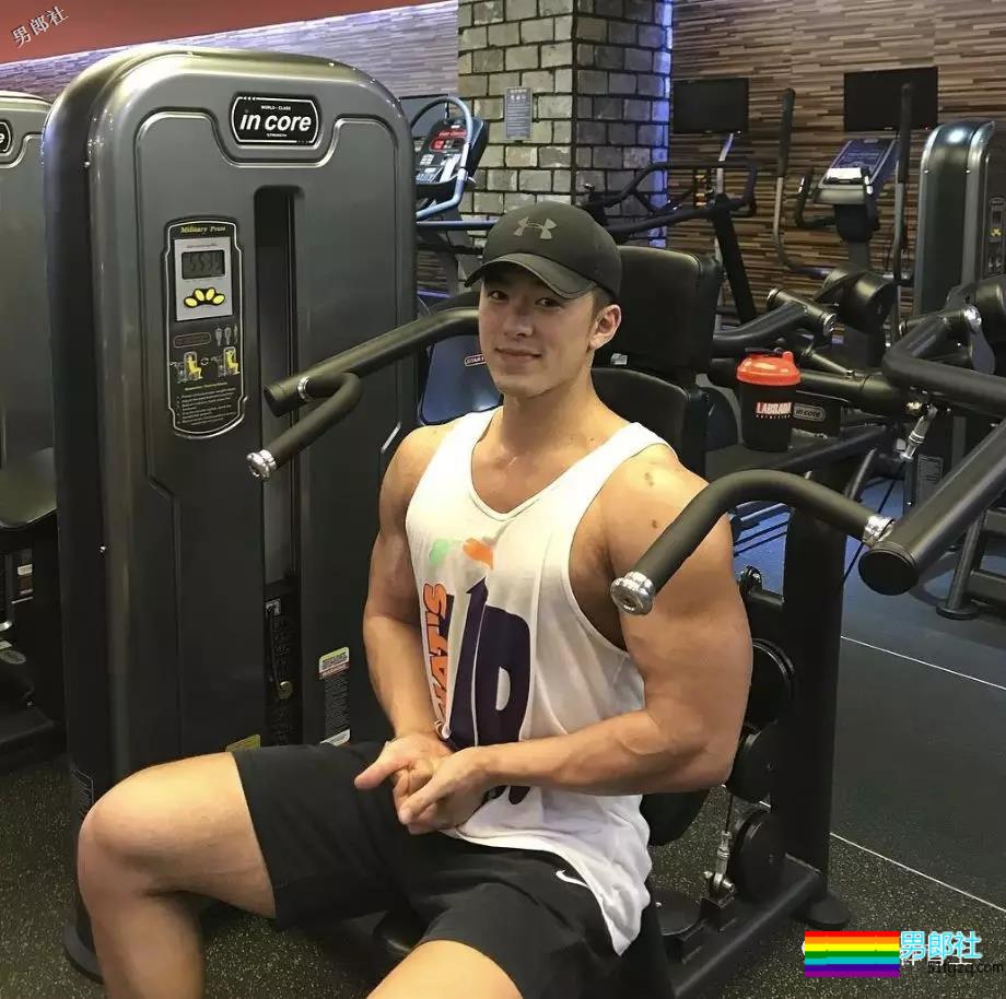 gay圈头像之王，太多人拿他做头像，总是不好好穿衣服~ - 51虹马