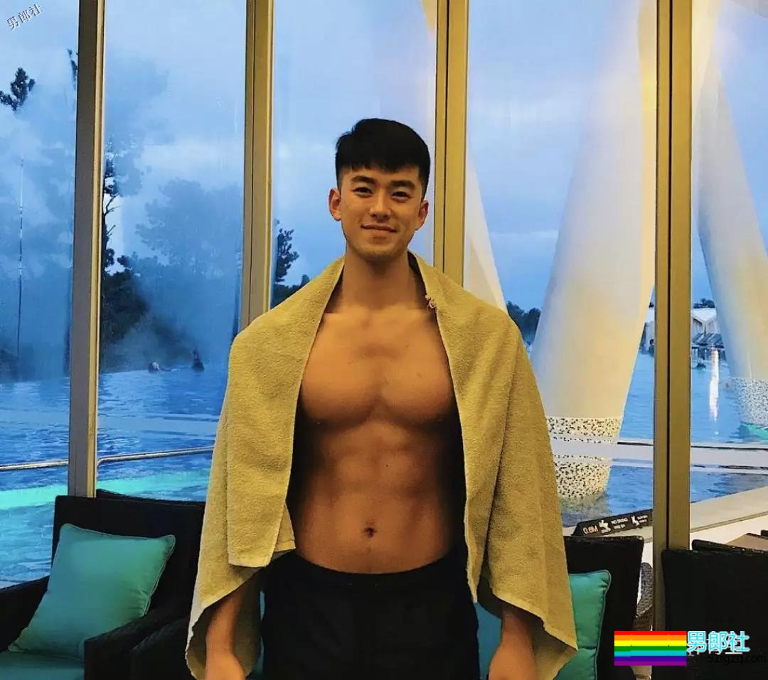 gay圈头像之王，太多人拿他做头像，总是不好好穿衣服~ - 51虹马