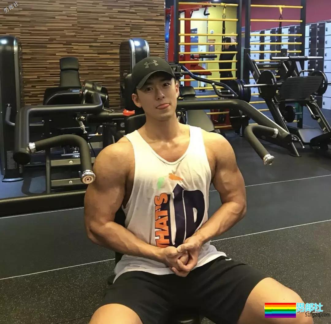 gay圈头像之王，太多人拿他做头像，总是不好好穿衣服~ - 51虹马