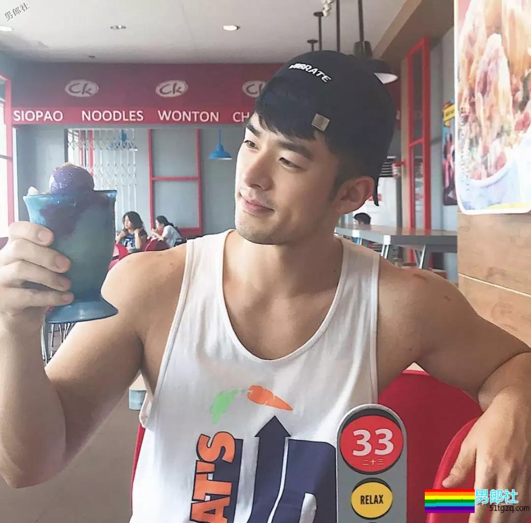 gay圈头像之王，太多人拿他做头像，总是不好好穿衣服~ - 51虹马
