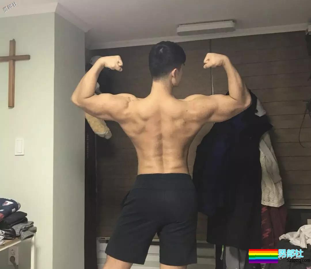 gay圈头像之王，太多人拿他做头像，总是不好好穿衣服~ - 51虹马