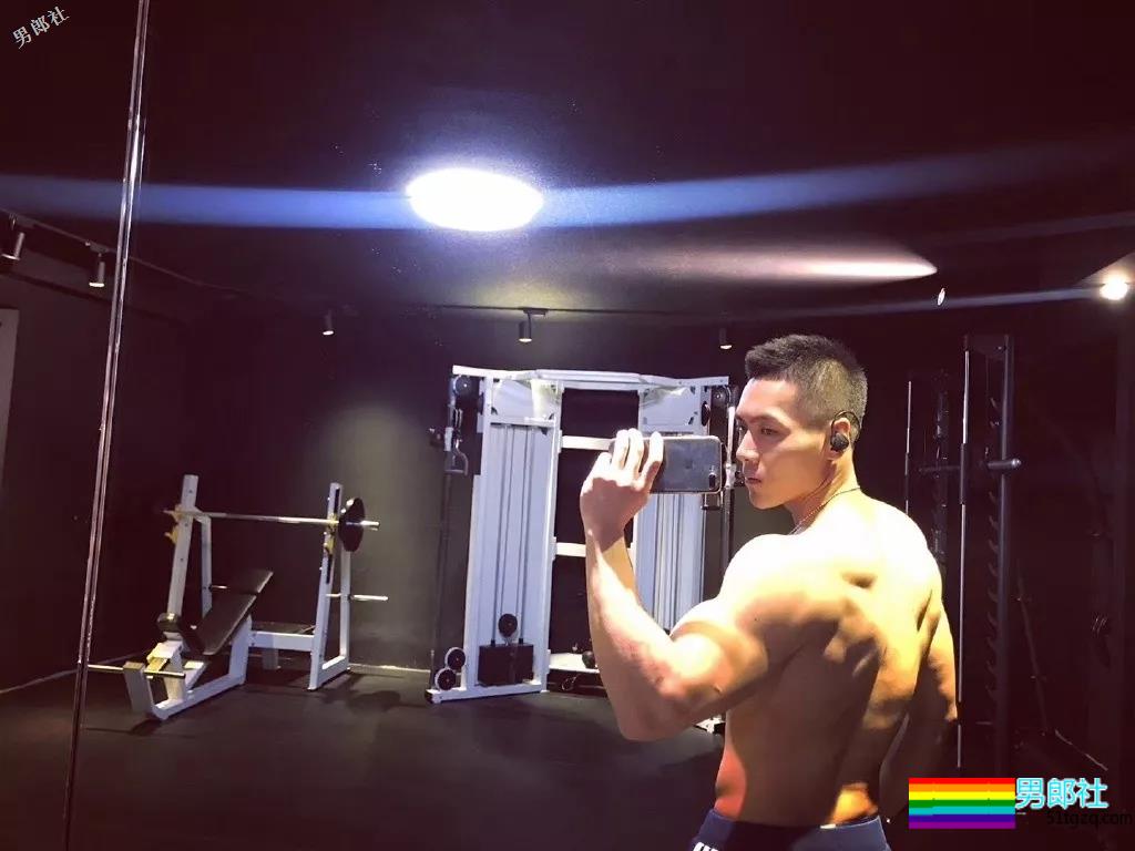 北体大校草+天菜私教+退役小哥+地铁“大”物帅哥，一萝筐神仙好肉体，看花了眼！ - 51虹马