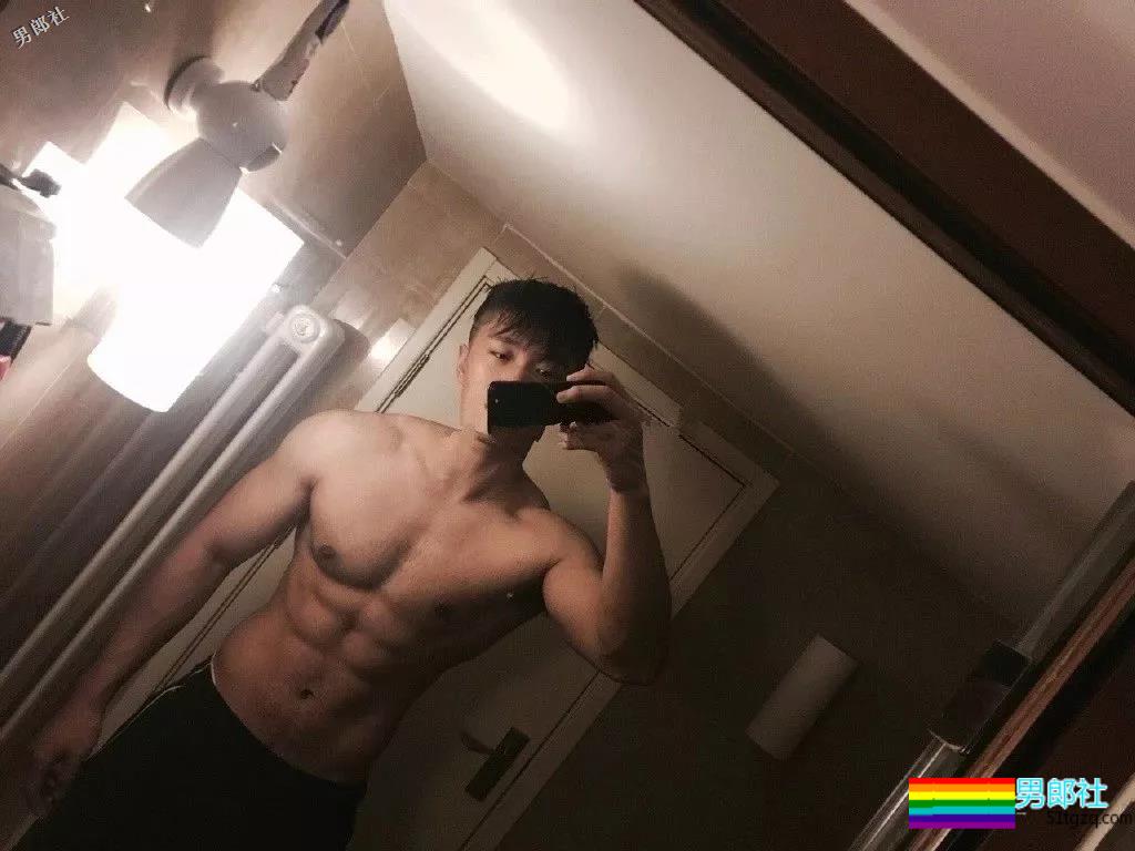 北体大校草+天菜私教+退役小哥+地铁“大”物帅哥，一萝筐神仙好肉体，看花了眼！ - 51虹马