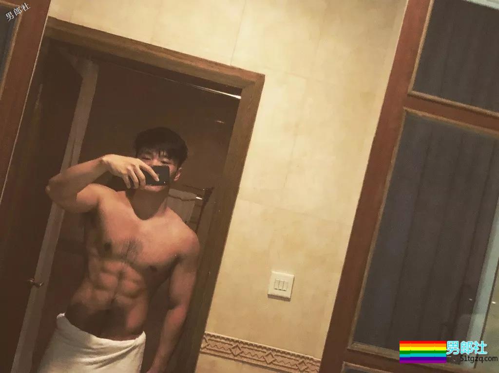 北体大校草+天菜私教+退役小哥+地铁“大”物帅哥，一萝筐神仙好肉体，看花了眼！ - 51虹马