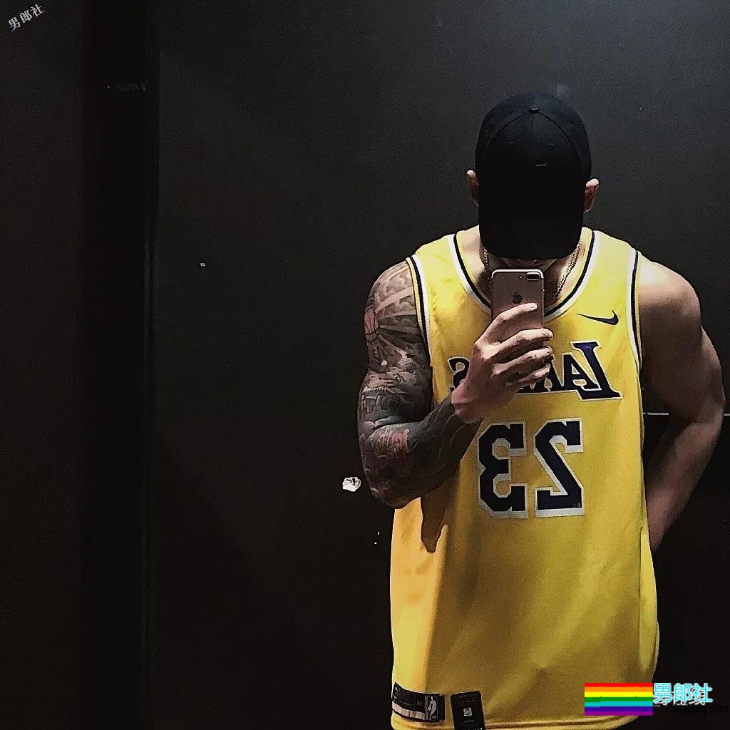 195篮球系长腿“大弟弟”,痞帅小爷们一身腱子肉,Man爆了! - 51虹马 195篮球系长腿“大弟弟”,痞帅小爷们一身腱子肉,Man爆了! - 51虹马