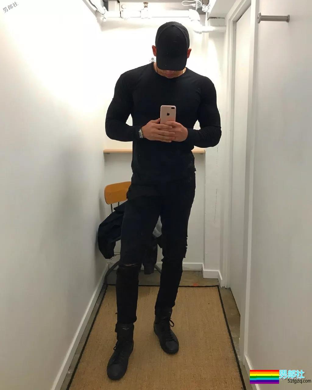 195篮球系长腿“大弟弟”，痞帅小爷们一身腱子肉，Man爆了！ - 51虹马