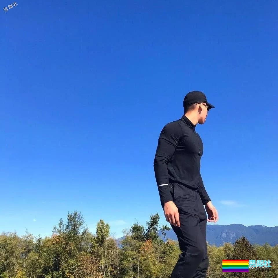 195篮球系长腿“大弟弟”,痞帅小爷们一身腱子肉,Man爆了! - 51虹马 195篮球系长腿“大弟弟”,痞帅小爷们一身腱子肉,Man爆了! - 51虹马