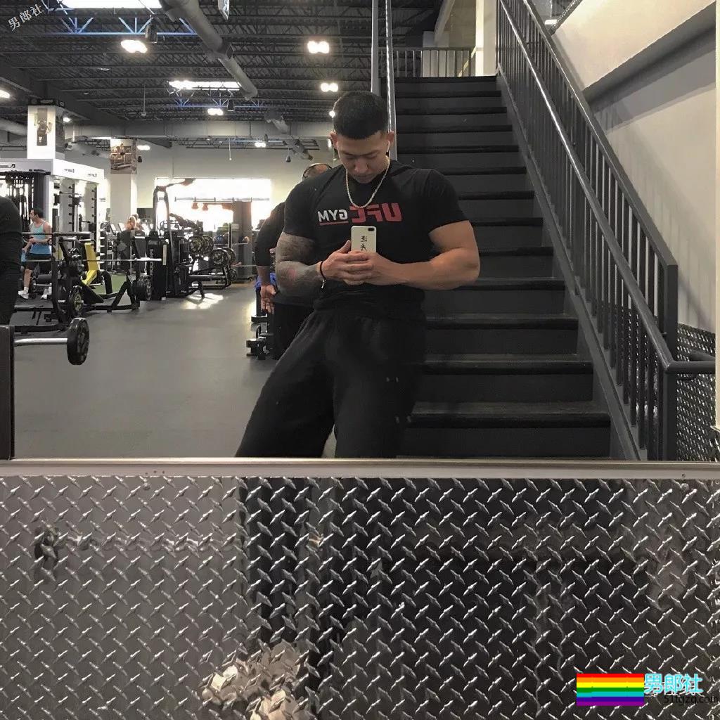 195篮球系长腿“大弟弟”,痞帅小爷们一身腱子肉,Man爆了! - 51虹马 195篮球系长腿“大弟弟”,痞帅小爷们一身腱子肉,Man爆了! - 51虹马