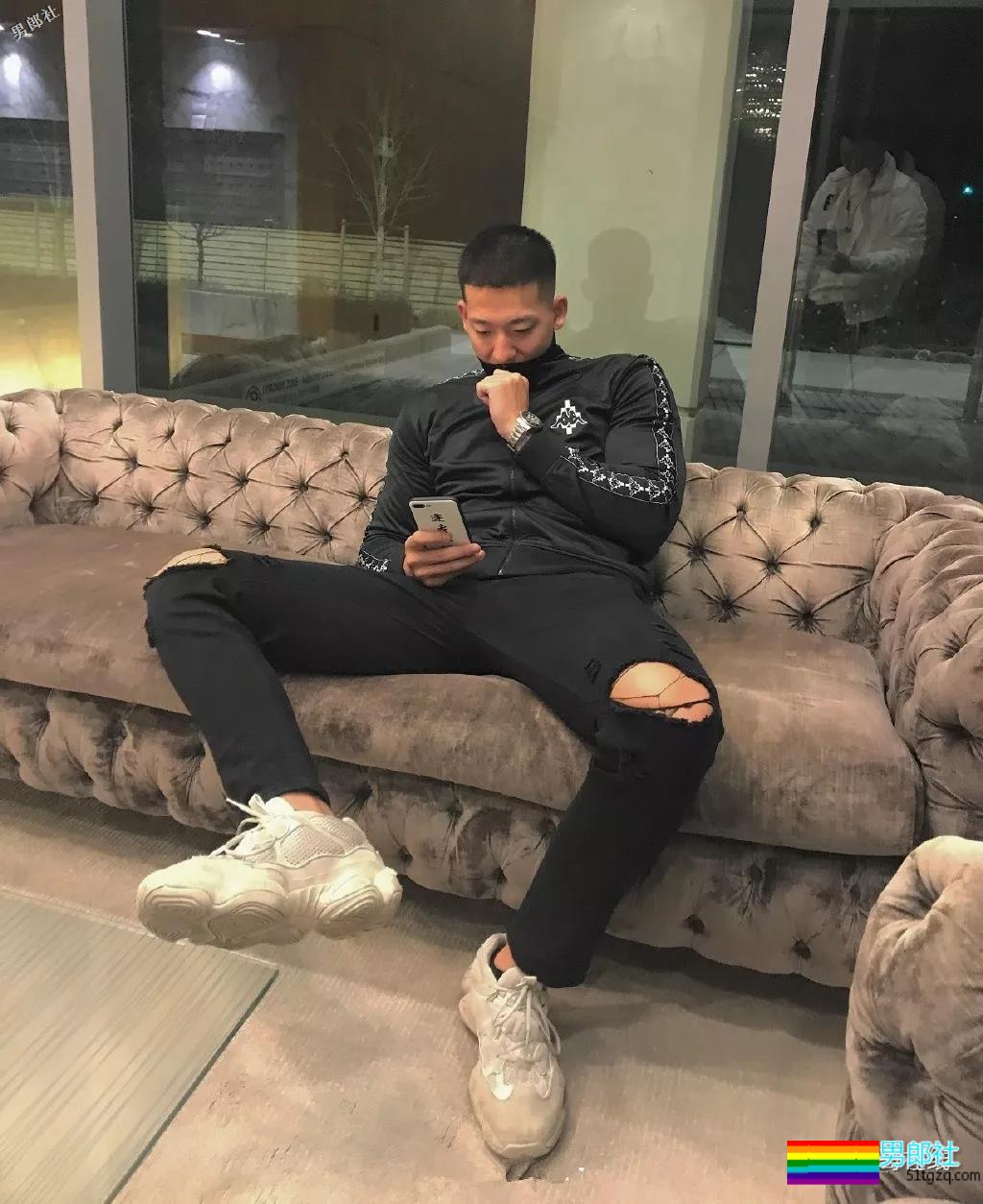 195篮球系长腿“大弟弟”，痞帅小爷们一身腱子肉，Man爆了！ - 51虹马