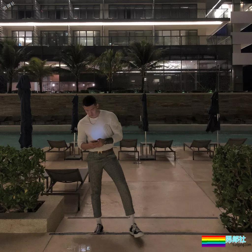 195篮球系长腿“大弟弟”，痞帅小爷们一身腱子肉，Man爆了！ - 51虹马