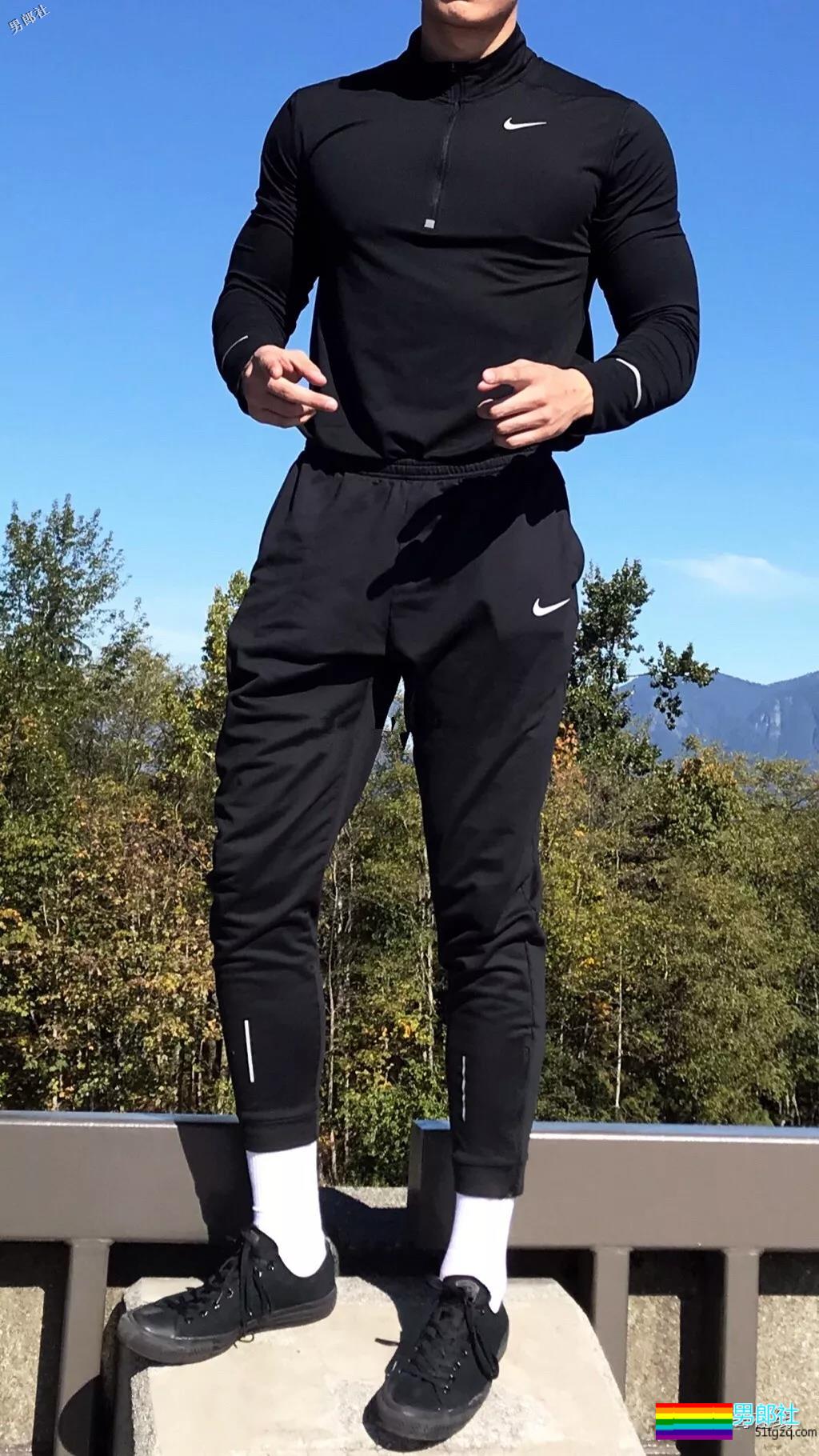 195篮球系长腿“大弟弟”，痞帅小爷们一身腱子肉，Man爆了！ - 51虹马