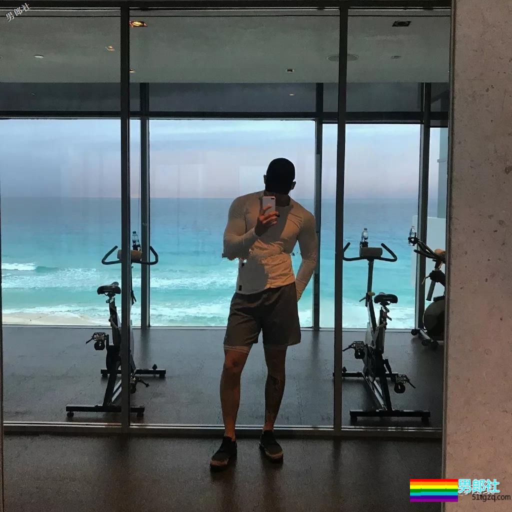 195篮球系长腿“大弟弟”，痞帅小爷们一身腱子肉，Man爆了！ - 51虹马