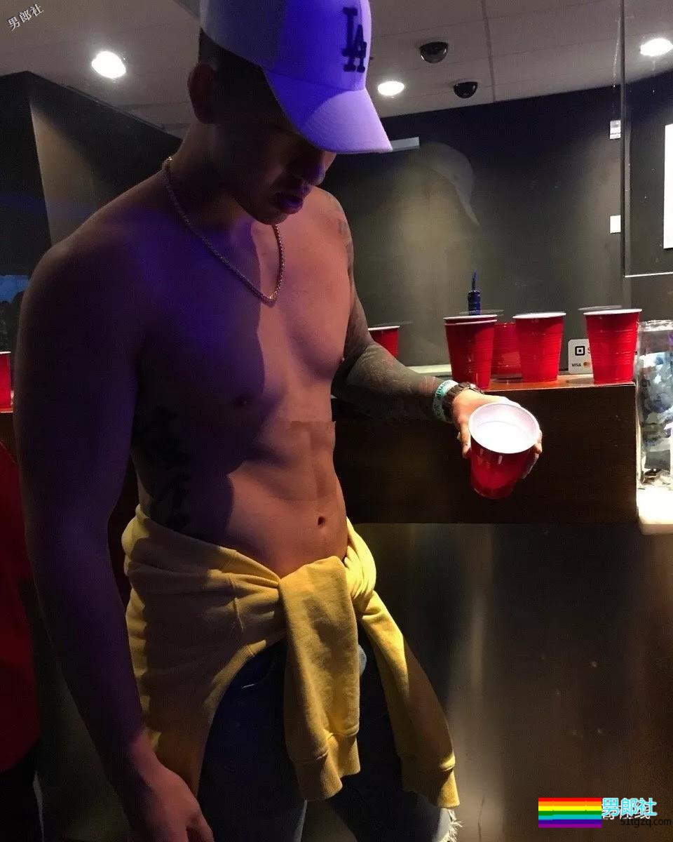 195篮球系长腿“大弟弟”,痞帅小爷们一身腱子肉,Man爆了! - 51虹马 195篮球系长腿“大弟弟”,痞帅小爷们一身腱子肉,Man爆了! - 51虹马