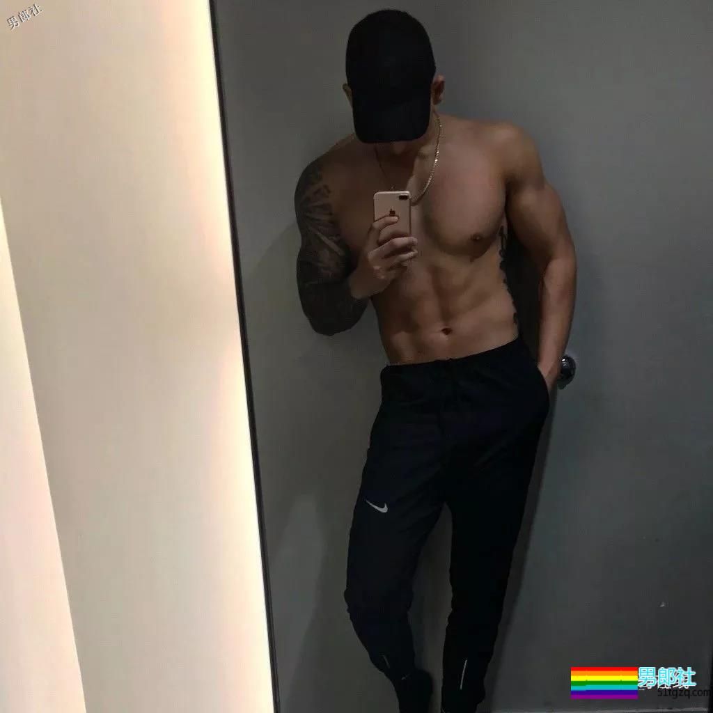 195篮球系长腿“大弟弟”，痞帅小爷们一身腱子肉，Man爆了！ - 51虹马