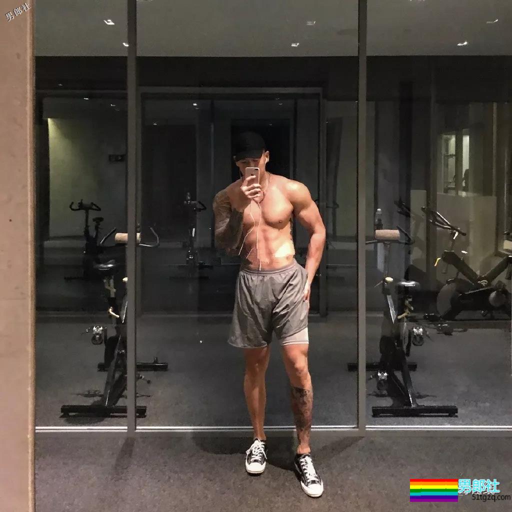 195篮球系长腿“大弟弟”,痞帅小爷们一身腱子肉,Man爆了! - 51虹马 195篮球系长腿“大弟弟”,痞帅小爷们一身腱子肉,Man爆了! - 51虹马