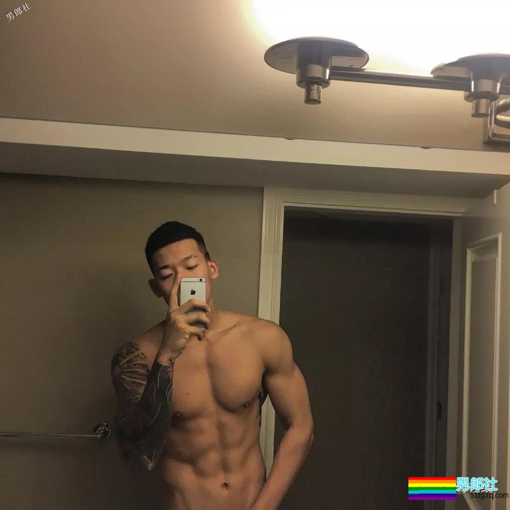 195篮球系长腿“大弟弟”，痞帅小爷们一身腱子肉，Man爆了！ - 51虹马