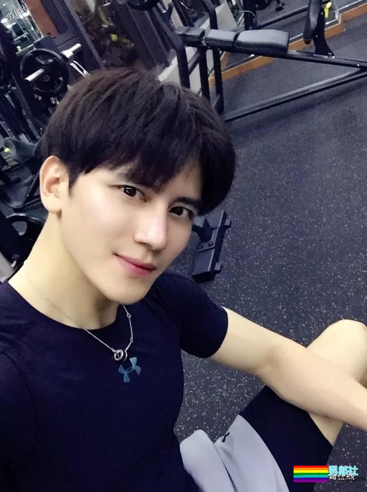 靠腱子肉走红的COOL GUY冠军被质疑整容，小狼狗用一身荷尔蒙实在圈粉！ - 51虹马