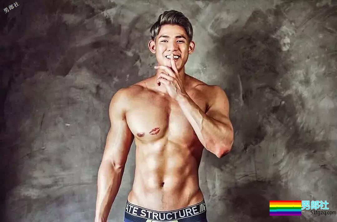 颜高活好条儿顺，萌帅小狼狗臀翘长腿，空挡小短裤快来押！ - 51虹马