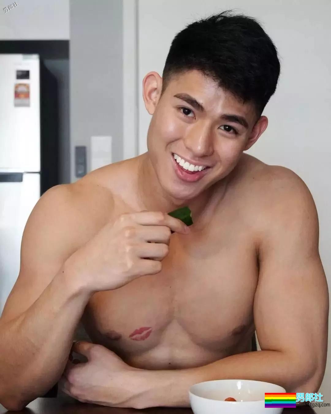 颜高活好条儿顺，萌帅小狼狗臀翘长腿，空挡小短裤快来押！ - 51虹马