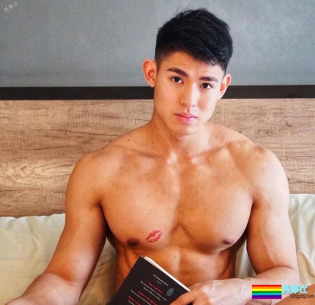 颜高活好条儿顺，萌帅小狼狗臀翘长腿，空挡小短裤快来押！ - 51虹马