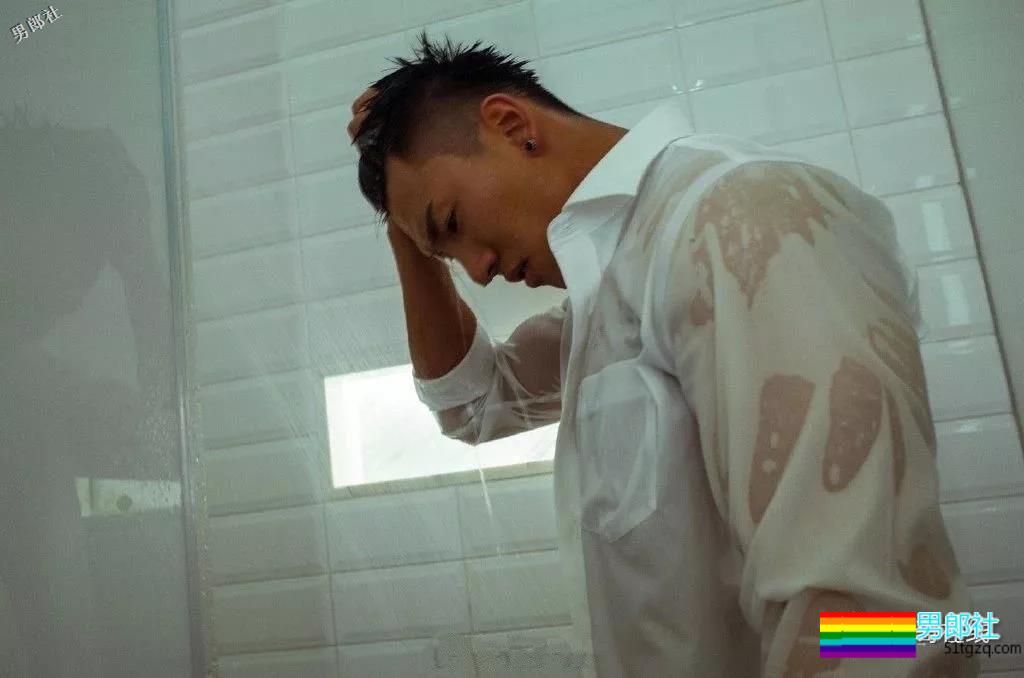 北体大超man体育生，阳刚腱子肉大筋霸！直言不拒粉丝试手感！ - 51虹马